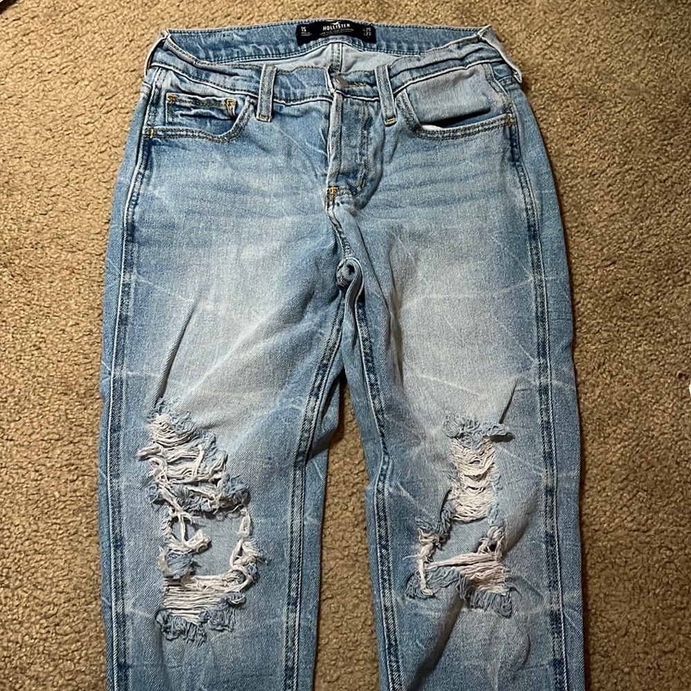 Hollister Low-Rise Crop Boyfriend Jeans